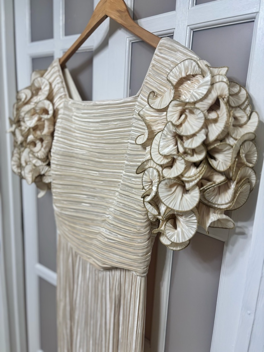 Vintage Ivory Pleated Maxi Dress Statement Sleeves Rosette Formal 10 - Picture 15 of 16